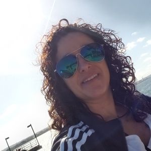 Meet your Posher, Cassandra